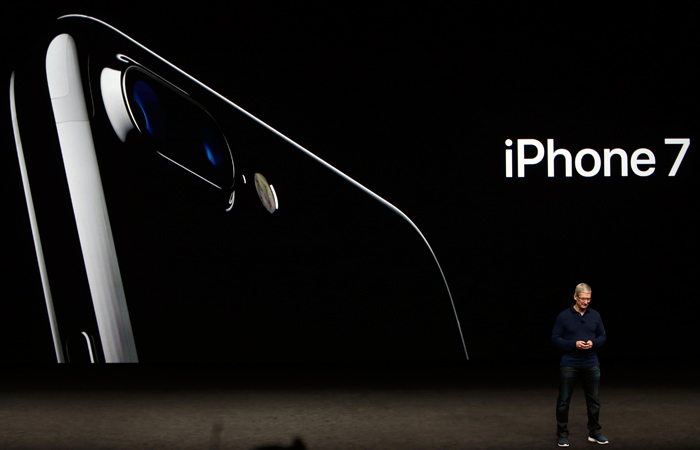        Apple  .    iPhone 7     -  3,5-     .     12-   ,   iPhone 7 Plus   .       .