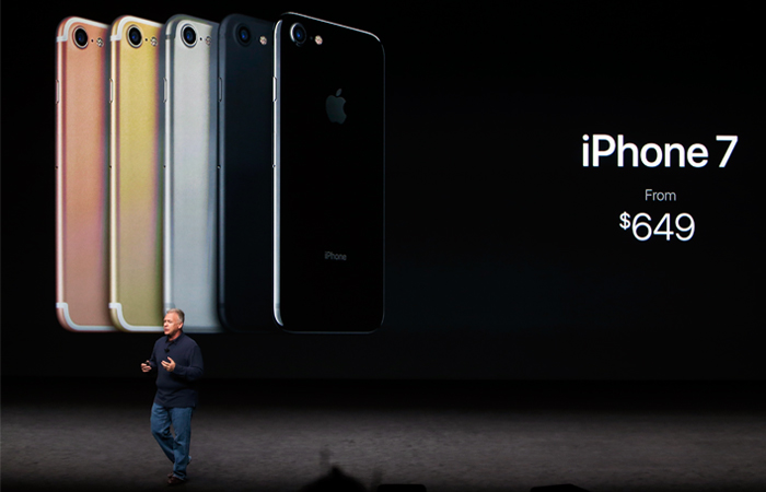 4,7- iPhone 7  5,5- iPhone 7 Plus       .    (,    )  Black  Jet Black -    .     iPhone  $649,         56 990 .

