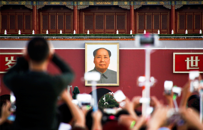 В Китае отмечают 40-летие со дня смерти главного архитектора китайской революции Мао Цзэдуна. Толпы людей собрались на площади Тянаньмэнь в Пекине, чтобы почтить память основателя Китайской Народной Республики.