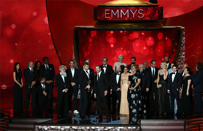 Съемочная группа сериала "Игра престолов" во время вручения главной награды американской телевизионной премии "Эмми"