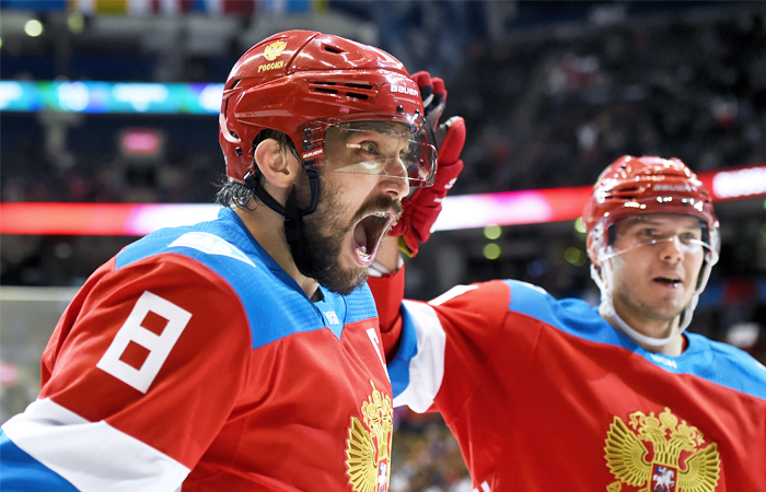 Капитан сборной России Александр Овечкин и нападающий Евгений Кузнецов