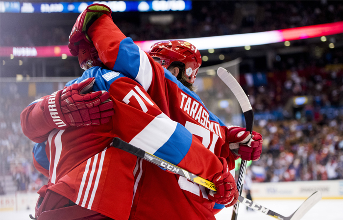 Игроки сборной России после победы в матче Кубка мира по хоккею между сборными командами России и Финляндии