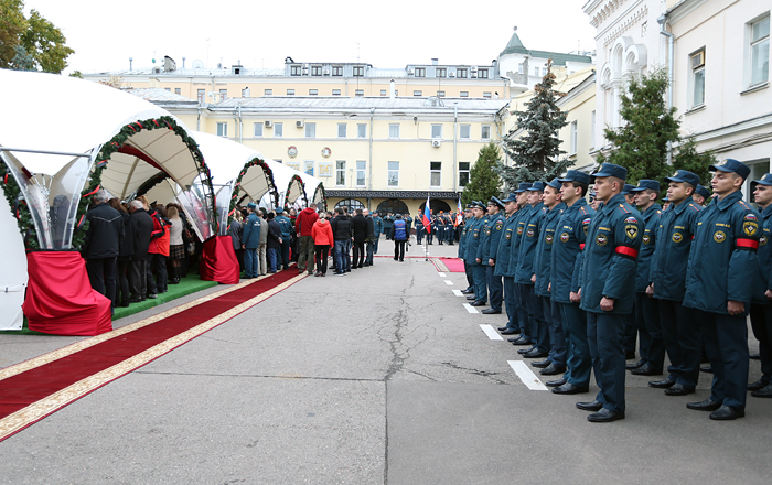 В Москве простились с пожарными, погибшими при тушении крупного пожара на Амурской улице