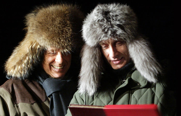 Сильвио Берлускони и президент России Владимир Путин в подмосковной резиденции Завидово. 2003 год.