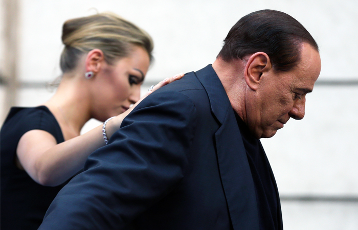 Сильвио Берлускони со спутницей Франческой Паскале в Риме. 2013 год.