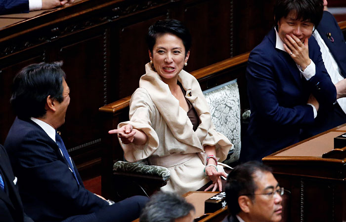 Депутаты японского парламента перед началом сессии в Токио