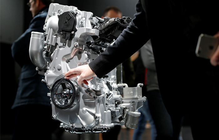 На автосалоне в Париже компания Infiniti представила инновационный двигатель VC Turbo - первый в мире серийный двигатель с переменным коэффициентом сжатия