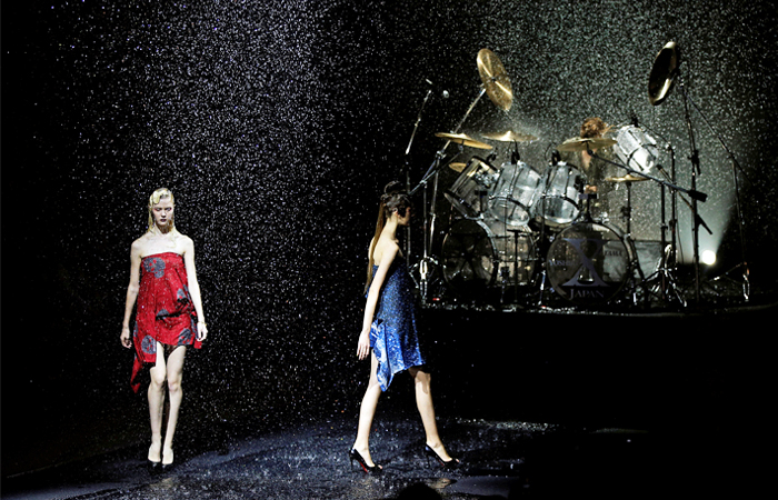 На Неделе моды в Токио лидер знаменитой японской группы "X Japan" Йошики представил новую коллекцию женской одежды сезона весна-лето 2017