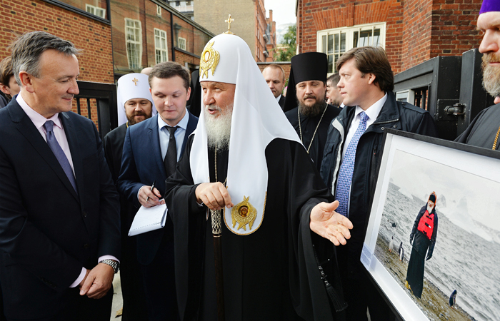 Патриарх Московский и всея Руси Кирилл посетил Королевское географическое общество в Лондоне. Четырехдневный визит патриарха в Великобританиию приурочен к торжествам по случаю 300-летия присутствия Русской церкви на Британских островах.