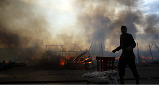 Пожары на территории лагеря нелегалов в Кале