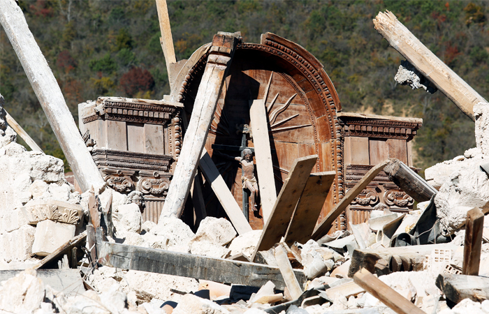 Землетрясение в Италии привело к разрушениям Базилики святого Бенедикта и ратуши в итальянской коммуне Норча. По данным Геологической службы США, в результате землетрясения разрушены и несколько других зданий, власти изучают данные о возможных пострадавших.