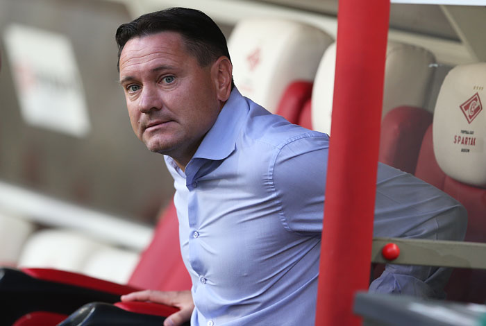 Дмитрий Аленичев ушел в отставку с поста главного тренера "Спартака" 5 августа после провала команды в квалификационном раунде Лиги Европы. Пост главного тренера в итоге был доверен итальянцу Массимо Каррере, входившему в тренерский штаб туринского "Ювентуса", сборной Италии, а вскоре и "Спартака".