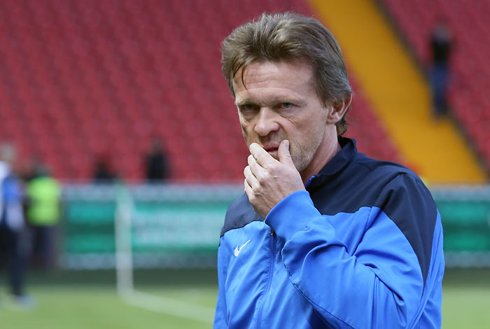 Франк Веркаутерн отправлен в отставку 31 октября. "Крылья Советов", где он работал, укрепились в статусе аутсайдера чемпионата после поражения от "Оренбурга". Новый тренер пока не назначен.