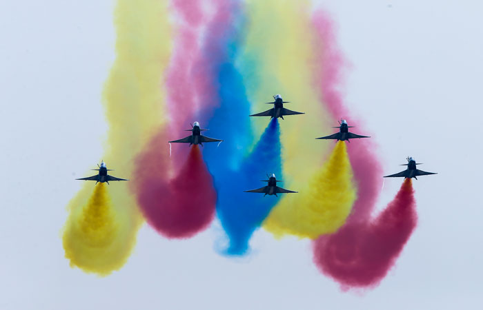 В Китае открылась международная авиационно-космическая выставка Airshow China 2016. "Рособоронэкспорт" и российские производители продемонстрируют более 280 образцов продукции военного назначения. Российская экспозиция разместится на площади 1 578 кв.м. В дни работы выставки в небе Чжухая высший пилотаж продемонстрируют авиационные группы "Русские Витязи" и "Стрижи"на самолетах Су-27 и МиГ-29.