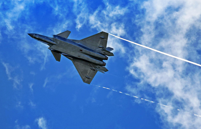 Китайский истребитель пятого поколения J-20