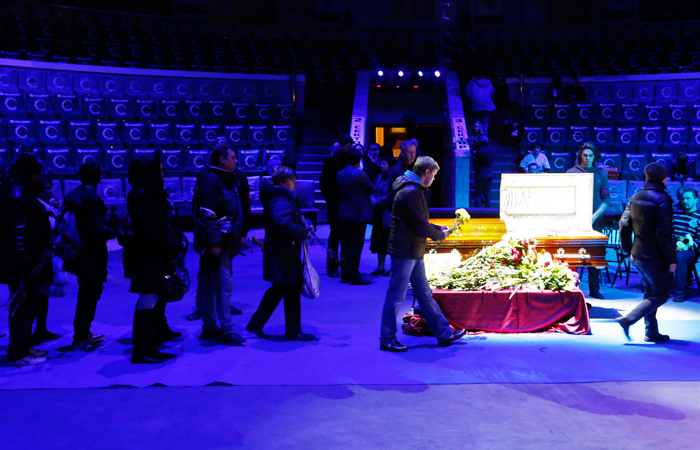 Очередь из желающих проститься с артистом