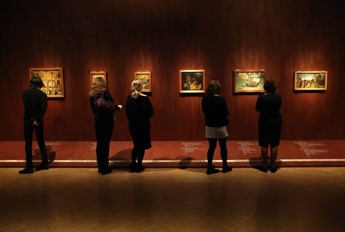 В Третьяковской галерее в Москве открывается выставка "Roma Aeterna. Шедевры Пинакотеки Ватикана. Беллини, Рафаэль, Караваджо". Экспозицию составляет лучшая часть коллекции Музеев Ватикана -  42 живописных произведения, среди которых работы Джованни Беллини, Мелоццо да Форли, Перуджино, Рафаэля, Караваджо, Гвидо Рени, Гверчино, Никола Пуссена. Для посетителей выставка будет доступна с 25 ноября по 19 февраля.