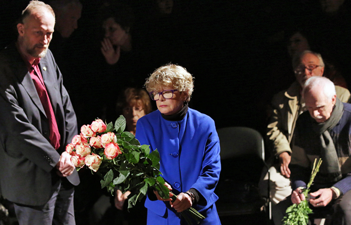 Художник Иван Миляев и актриса Марина Неелова (слева направо) на церемонии прощания