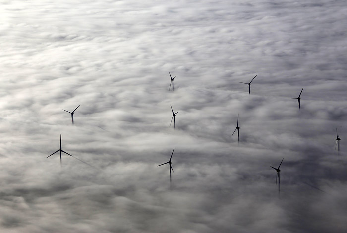 Ветряная электростанция недалеко от Ротенбурга. Германия.