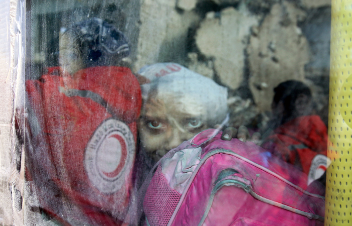 Сотрудники Международного Комитета Красного Креста и волонтеры Сирийского Арабского Красного Полумесяца  эвакуировали более 5 тысяч гражданских лиц из восточного Алеппо, а также населенных пунктов Фуа и Кефрайя в сирийской провинции Идлиб