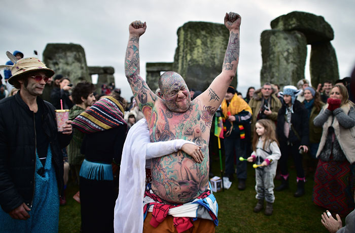 В Стоунхендже встретили самый короткий день года. Зимнее солнцестояние в Северном полушарии приходится на 21 декабря - самую длинную ночь в году, когда высота подъёма солнца на небосклоне является самой низкой.