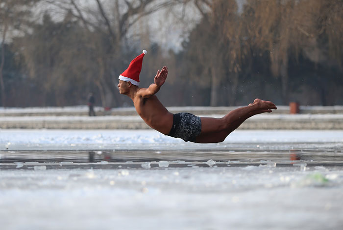 Рождественский заплыв в Шэньяне. Китай.