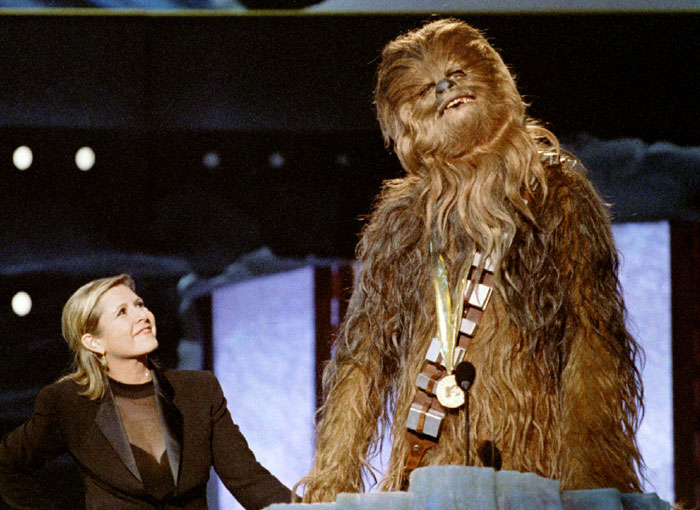 С Чубаккой после вручения за вклад в достижения в области кино Lifetime Achievement MTV Movie Awards. 1997 год.