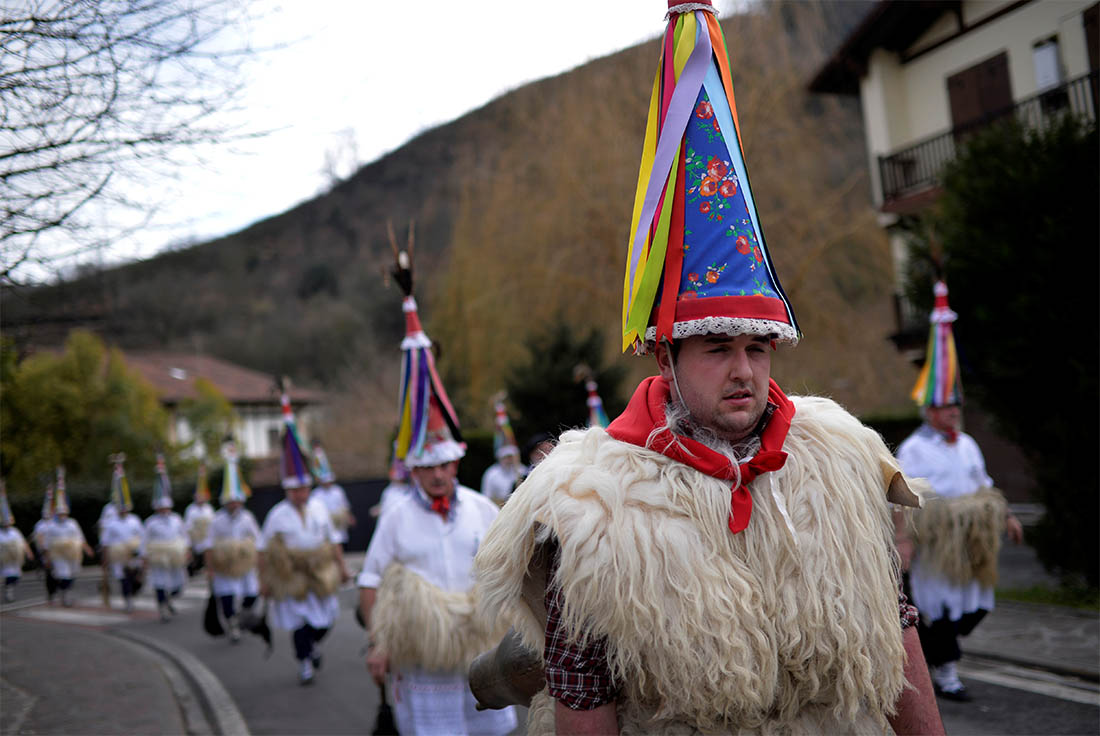 Некоторые наряды просто обескураживают