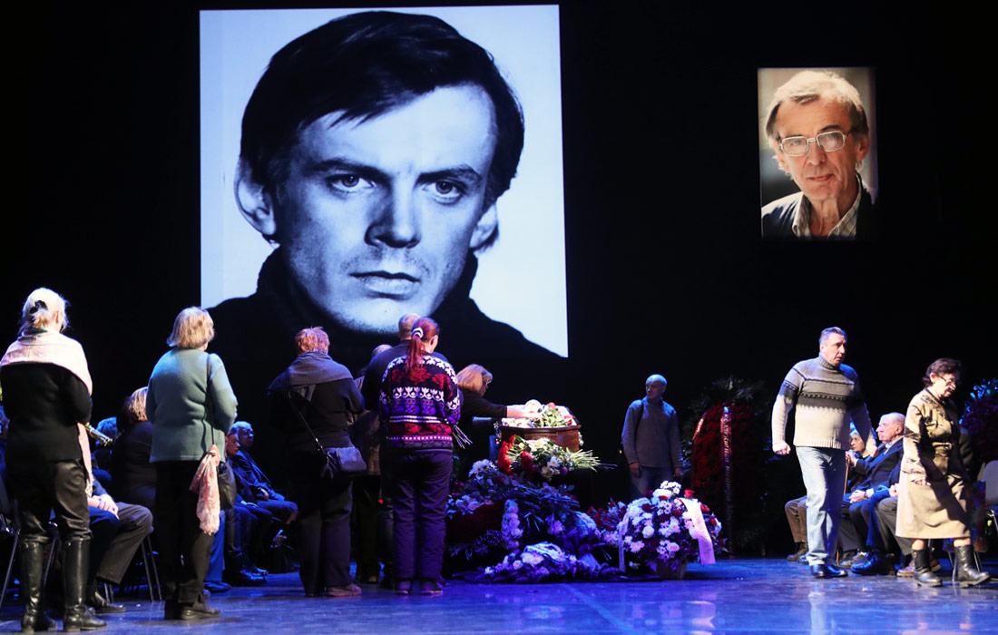 Очередь из желающих проститься с актером