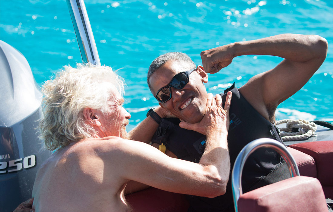 Барак Обама отдыхает на элитном курорте после окончания президентского срока. Бывший лидер США и его супруга Мишель гостят на Виргинских островах у британского миллиардера Ричарда Брэнсона (слева)