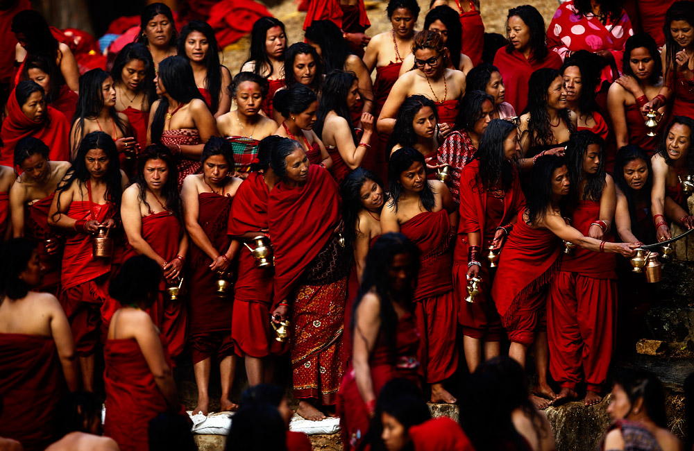 В Непале проходит индуистский фестиваль Мадхав Нараян. Во время празднования, которое продолжается целый месяц, верующие совершают паломничества и различные ритуалы. Завершающим этапом чествования бога Мадхава Нараяна и богини Свастхани является массовое омовение в одной из священных рек.