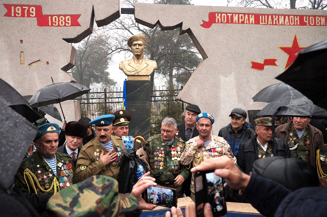 В Душанбе прошли памятные мероприятия, посвященные 28-й годовщине вывода советских войск из Афганистана. В боевых действиях в Афганистане принимали участие тысячи солдат и офицеров из Таджикистана.