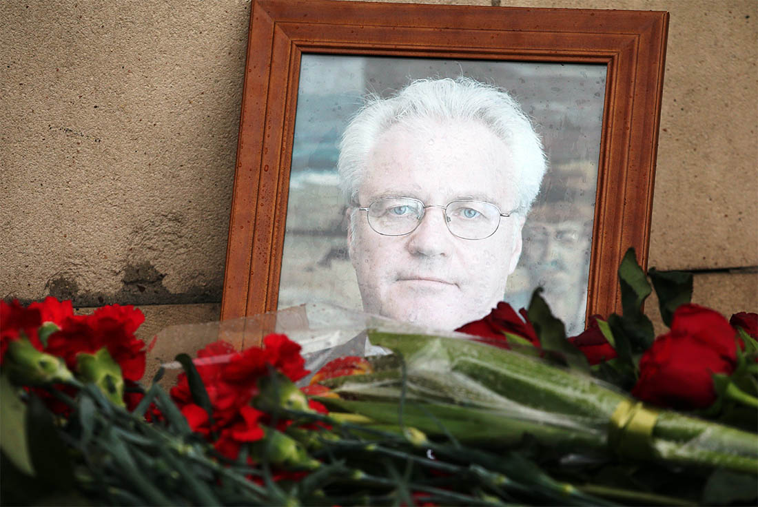 Постоянный представитель Российской Федерации при ООН Виталий Чуркин скончался в Нью-Йорке. Чуркин родился в 1952 г. в Москве. На дипломатической работе с 1974 г. С 8 апреля 2006 г. - постоянный представитель РФ при ООН и представитель РФ в Совете Безопасности ООН.