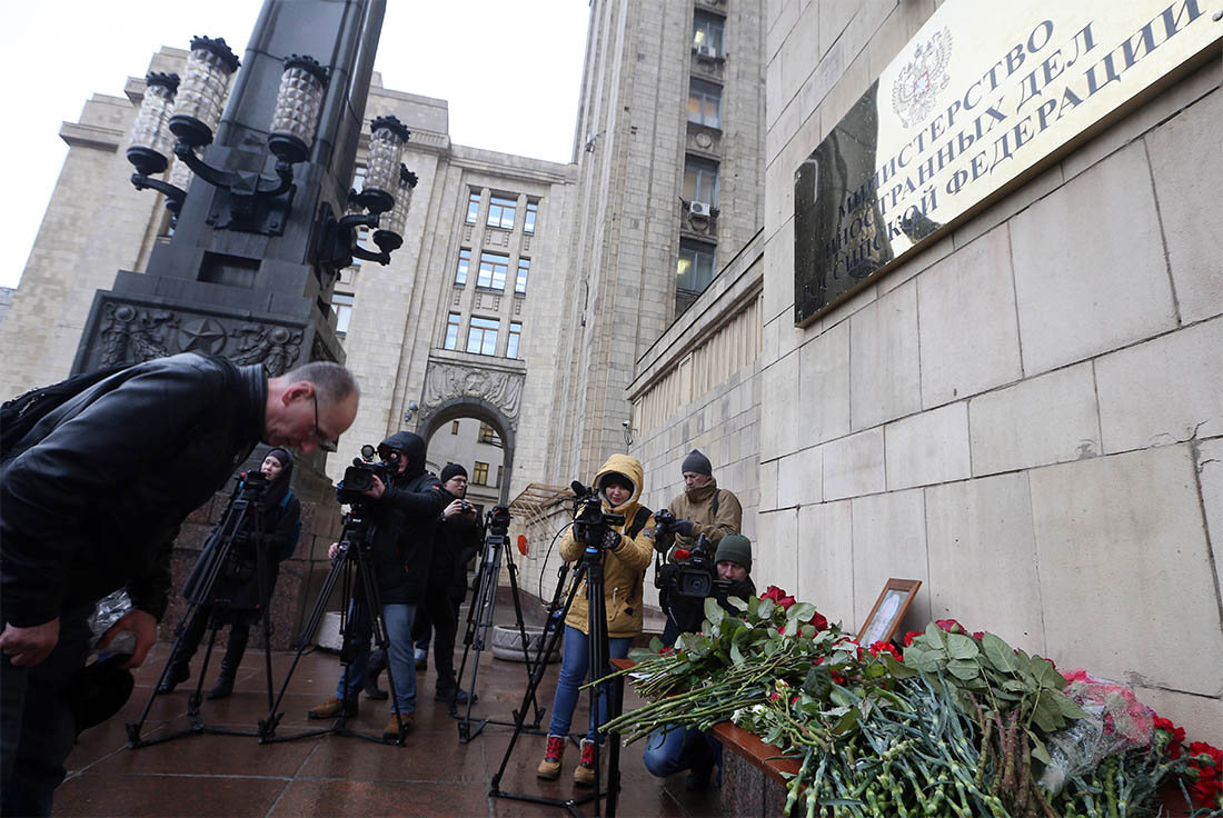 Официальный представитель МИД РФ Мария Захарова выразила соболезнования в связи с кончиной постпреда России при ООН, отметив, что Виталий Чуркин был великим дипломатом.