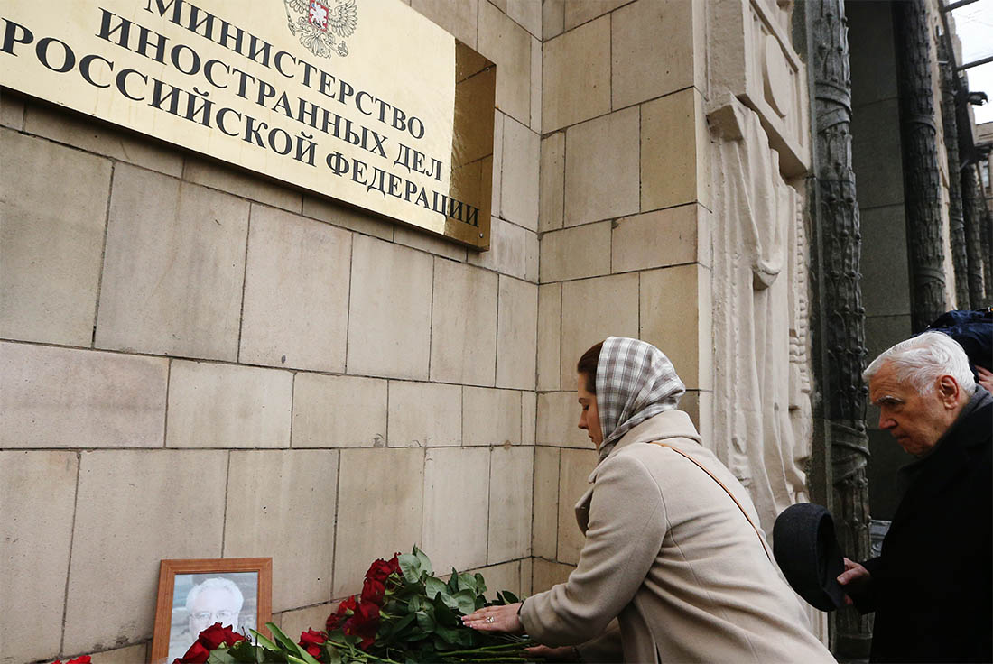 "Президент выразил соболезнования родным и близким, а также коллективу МИД России в связи с кончиной Чуркина", - сообщил пресс-секретарь главы государства