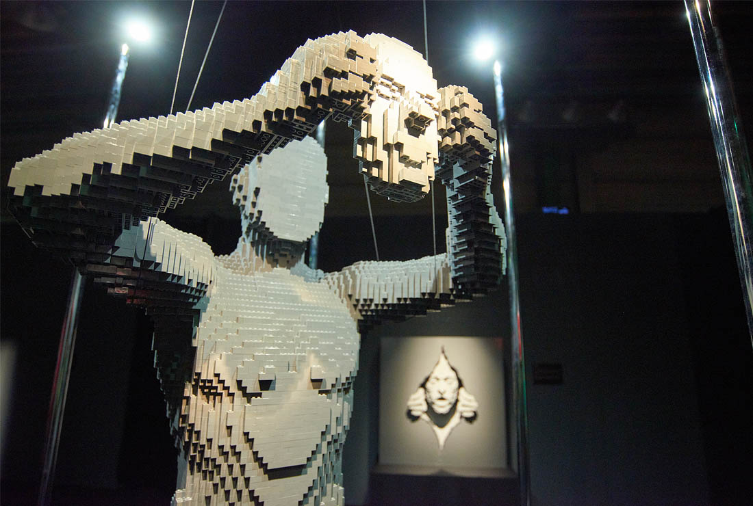 Пожалуй, Натан - один из немногих людей на планете, кто заказывает детали лего-конструктора сотнями тысяч