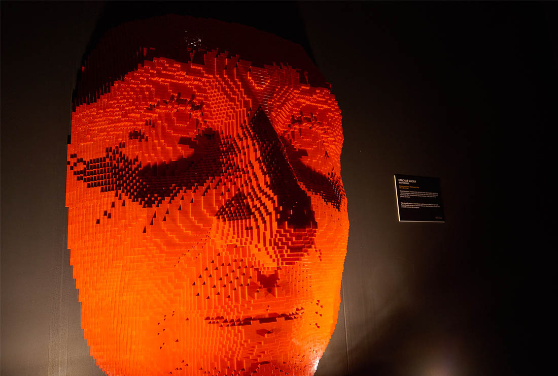 "Красная маска". Если верить автору, то это, отчасти, автопортрет.