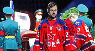 Прощание с хоккеистом Владимиром Петровым