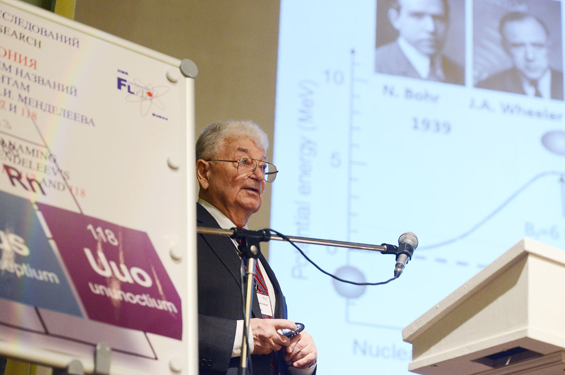 В Москве состоялась торжественная церемония по случаю открытия и присвоения названий новым химическим элементам таблицы Менделеева. Московию, теннессину и оганесону присвоены атомные номера 115, 117 и 118.