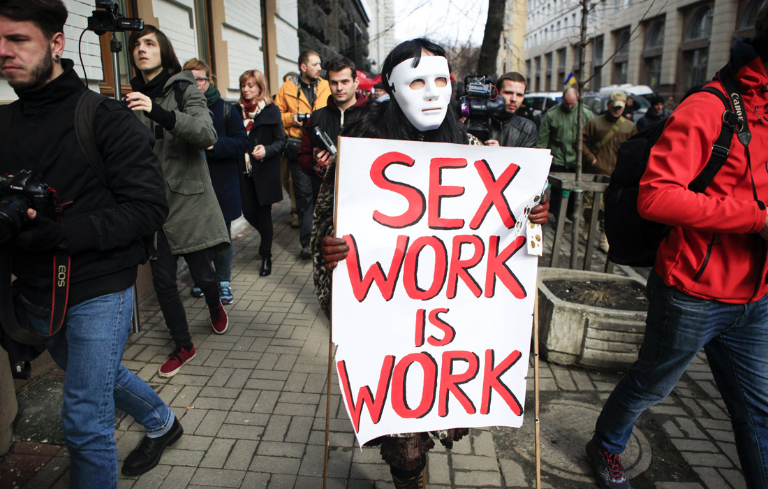 В Киеве прошел марш секс-работниц с требованием исключить из Кодекса Украины об административных правонарушениях статью, предусматривающую ответственность за проституцию