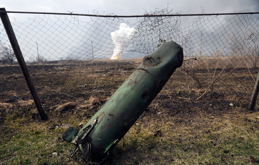 На территории военного арсенала в городе Балаклея Харьковской области Украины продолжаются взрывы разной интенсивности. В помещениях находится 138 тыс. тонн боеприпасов, а общая площадь арсенала занимает 368 гектаров.