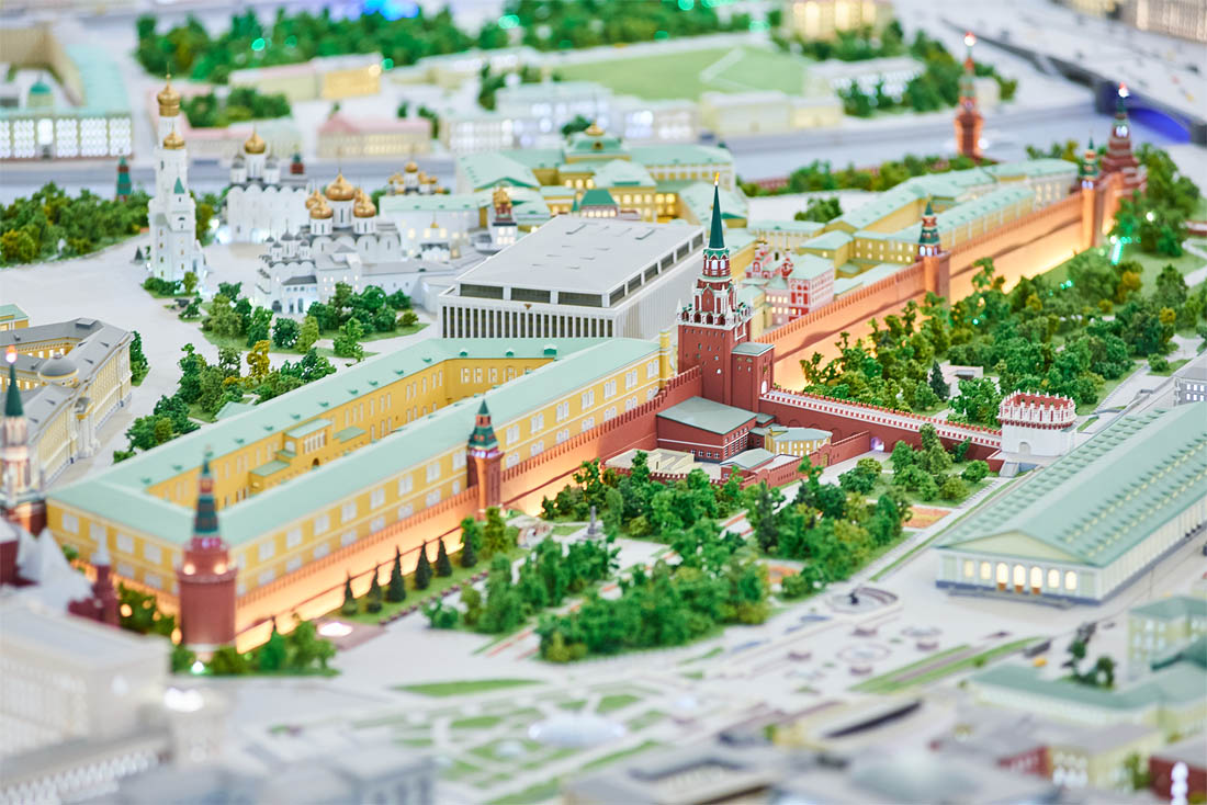 На данный момент площадь макета составляет 121 кв. метр и представляет собой модель города в рамках Бульварного и Садового колец, где воссоздано с абсолютной точностью около 9 тыс. зданий и сооружений в масштабе 1:400.