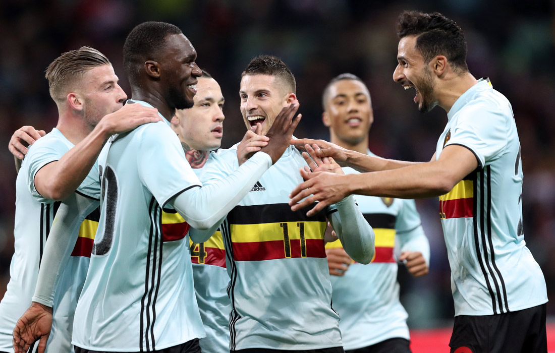 Игроки сборной Бельгии радуются забитому голу