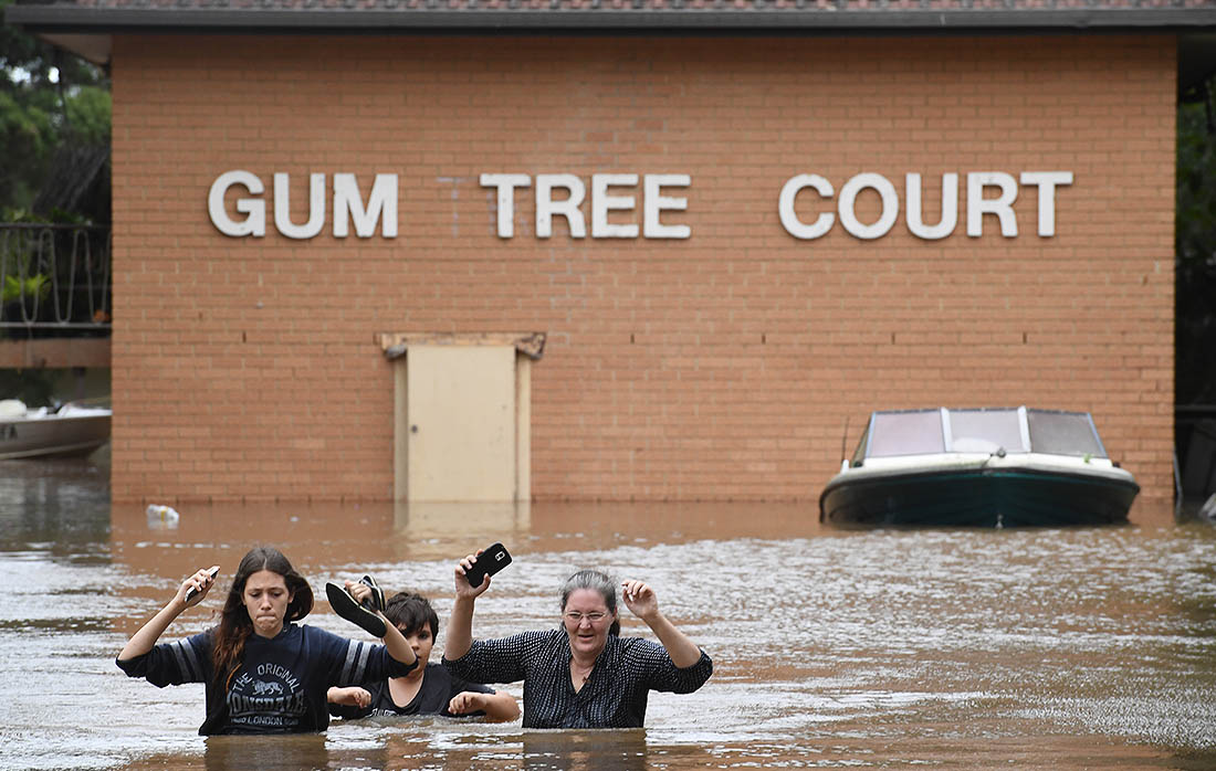В Австралии наводнение. Смывает Новый Южный Уэльс.