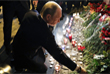 Президент России Владимир Путин возложил цветы у станции метро "Технологический институт" в память о погибших