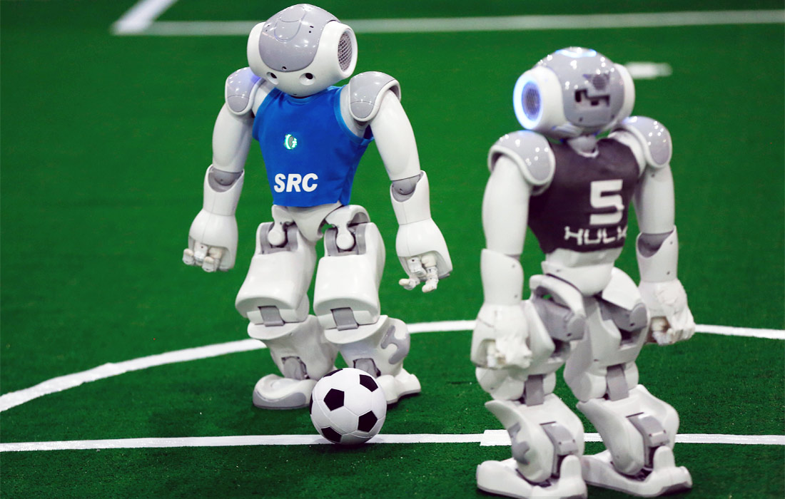Ежегодные международные соревнования по футболу среди человекоподобных роботов RoboCup проходят в Тегеране. В трехдневном мероприятии примут участие более двух тысяч студентов из 12 разных стран.