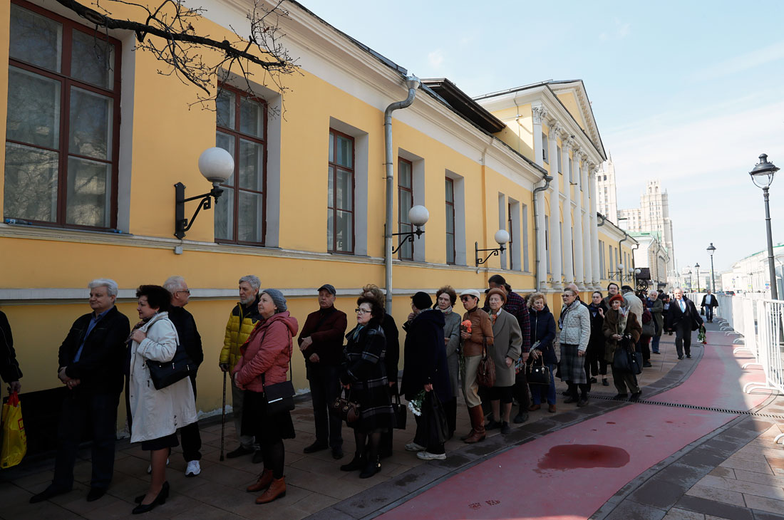 Очередь на церемонию прощания