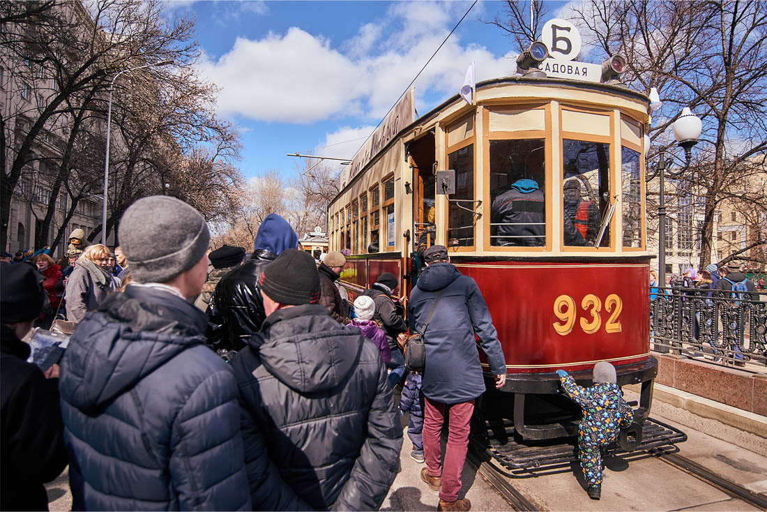 Специально к мероприятию выпущены специальные проездные билеты "Единый" с изображением ретротрамваев. Тираж 1,2 млн экземпляров.