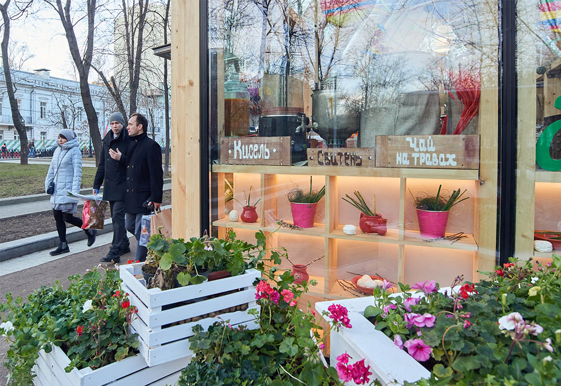 Классика в Столешникове, фолк на Тверской площади, ретро на Новом Арбате, более ста бесплатных экскурсий