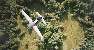 Представлен летающий электрокар